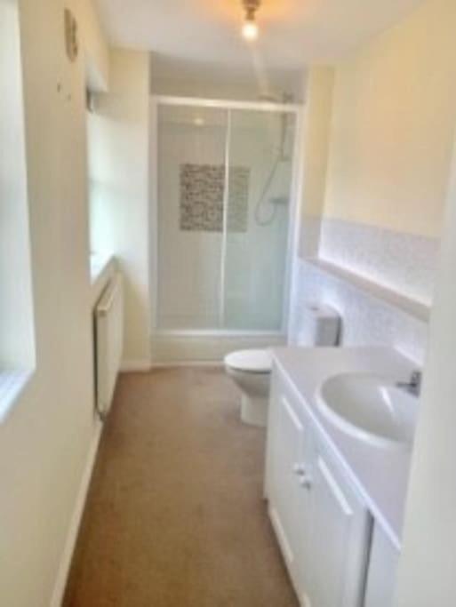 Spacious Detached 5 Bedroom4 Bathroom Wifi Parking Newcastle-under-Lyme Exterior photo